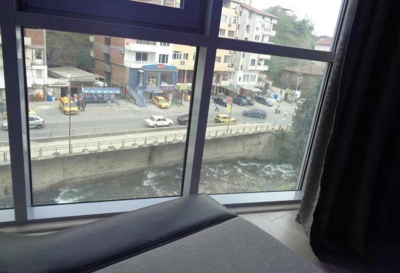 ホテル при братята Apartments & Studios