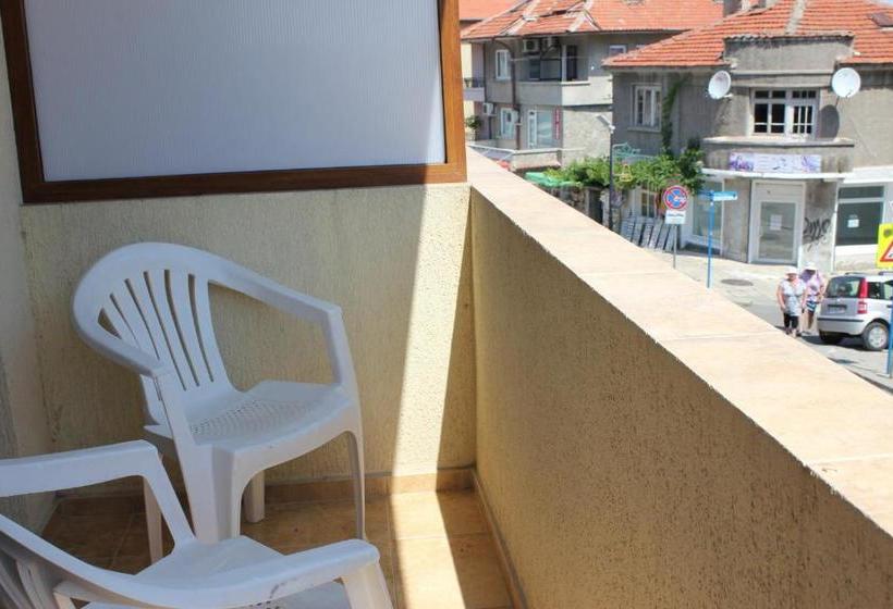 Отель Radik Guest Rooms