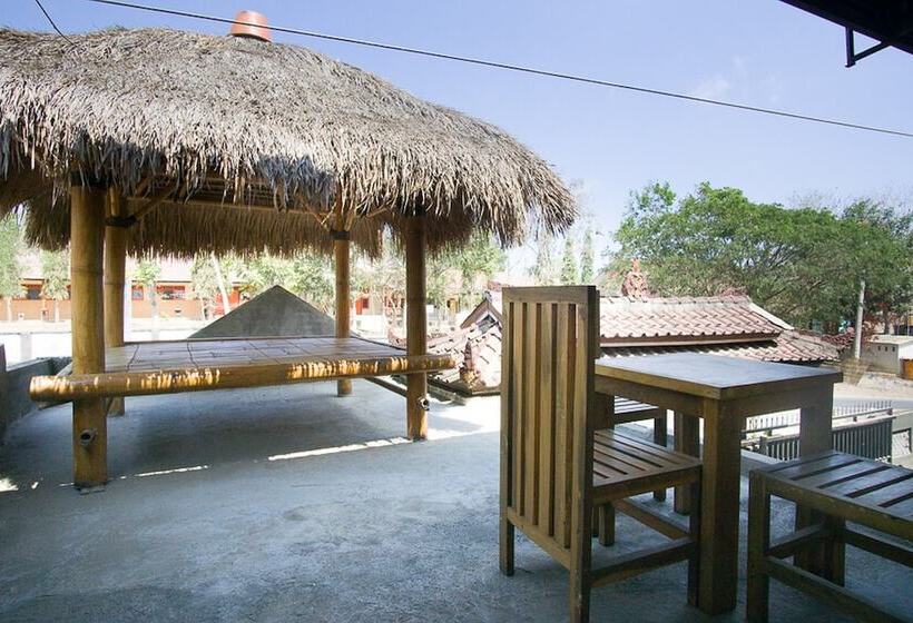 호텔 Reddoorz @ Mawun Street Kuta