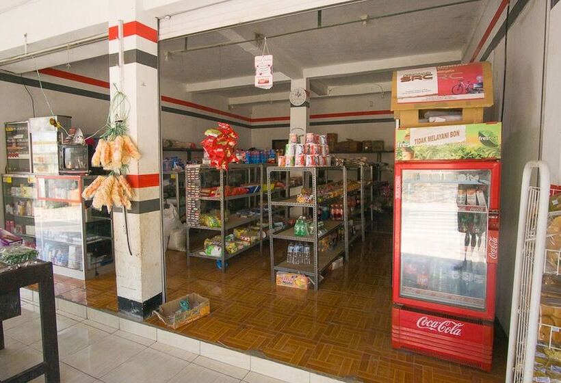 호텔 Reddoorz @ Mawun Street Kuta