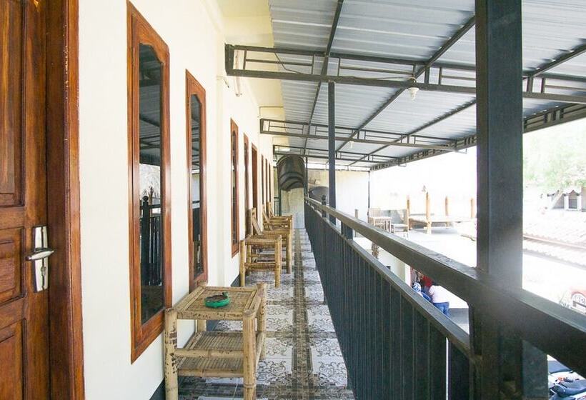 호텔 Reddoorz @ Mawun Street Kuta