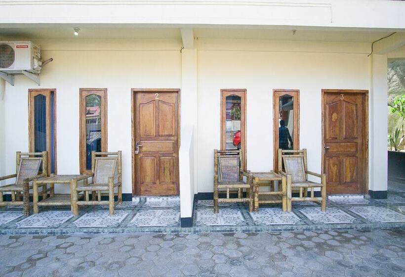 호텔 Reddoorz @ Mawun Street Kuta