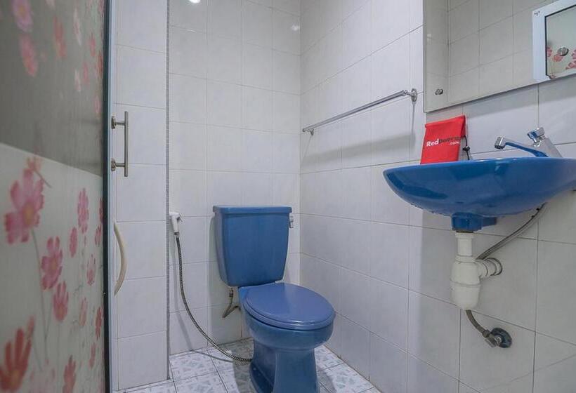 Отель Reddoorz Near Nagoya Citywalk Batam 2