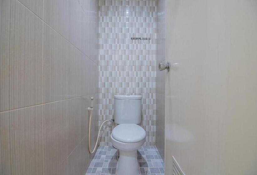 Отель Reddoorz Near Nagoya Citywalk Batam 2