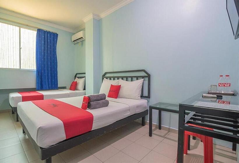 Отель Reddoorz Near Nagoya Citywalk Batam 2