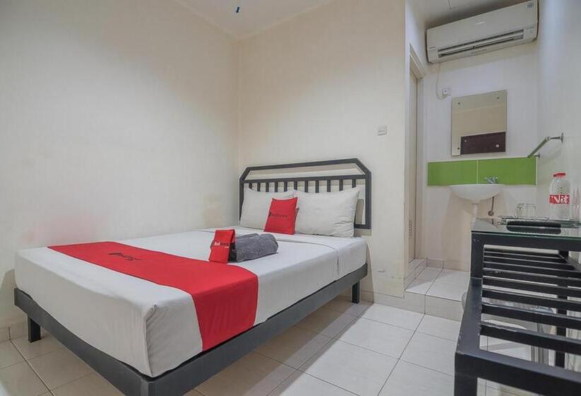 Отель Reddoorz Near Nagoya Citywalk Batam 2