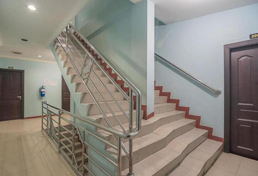 Отель Reddoorz Near Nagoya Citywalk Batam 2