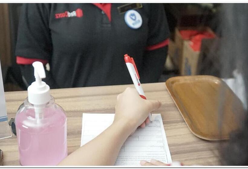 Отель Reddoorz Near Nagoya Citywalk Batam 2