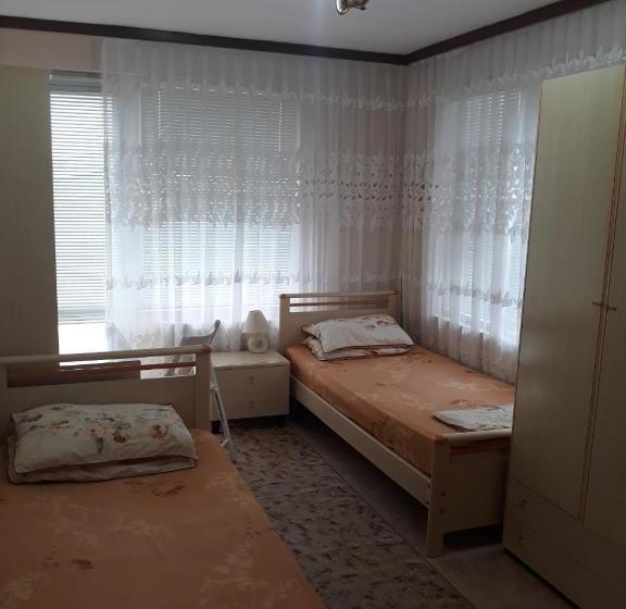 Отель The White House