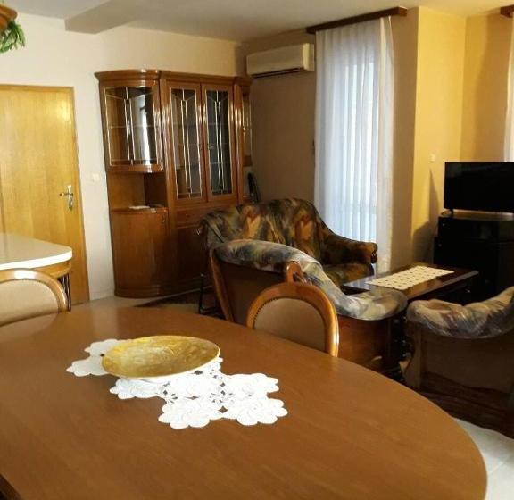 Отель The White House