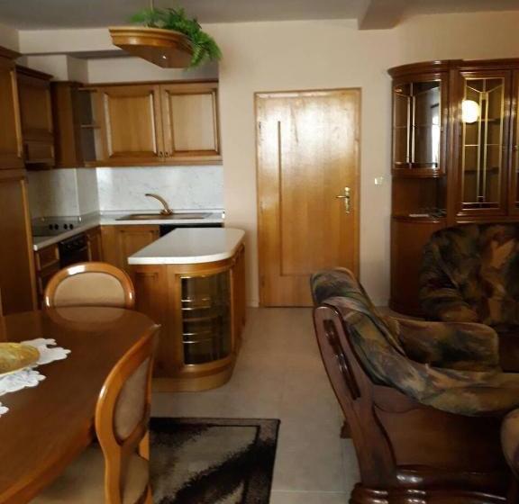 Отель The White House