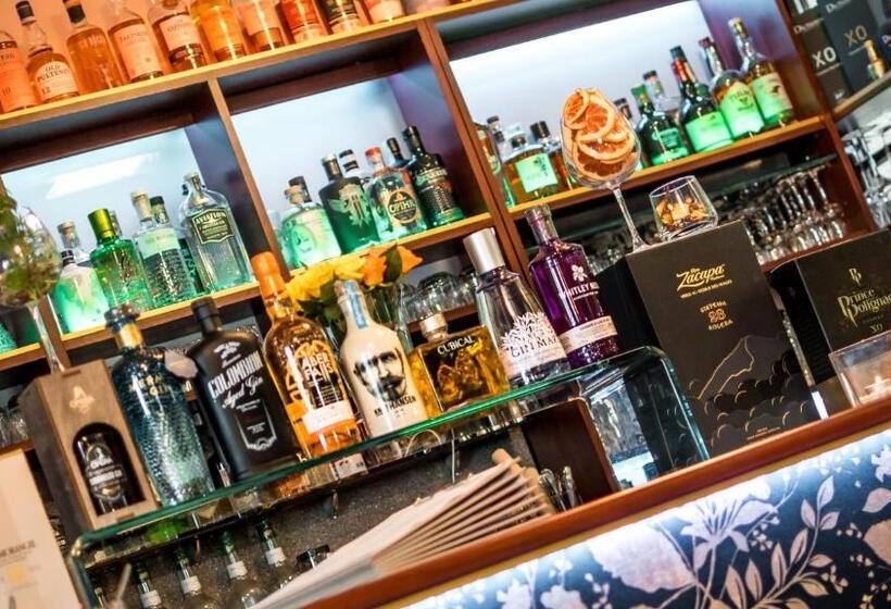 Отель Tihany átrium