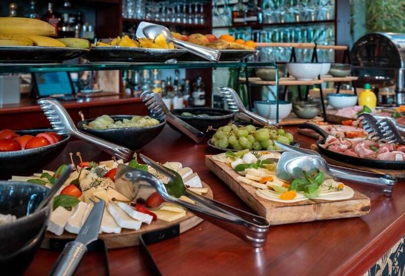 Отель Tihany átrium