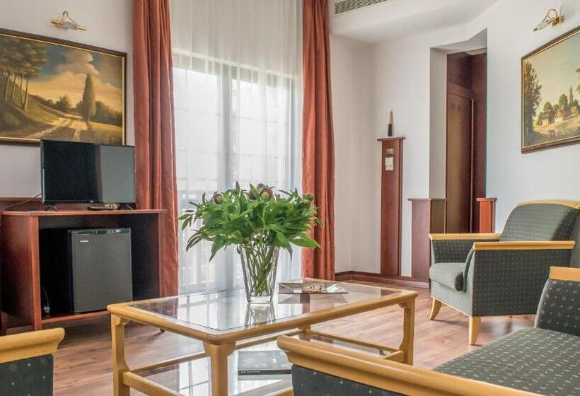 Отель Tihany átrium