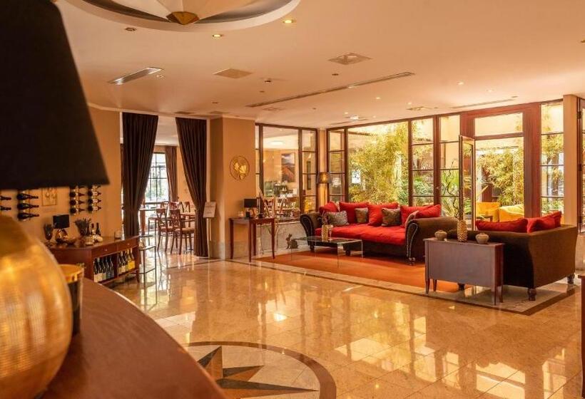 Отель Tihany átrium