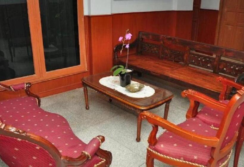 Отель Zuzu Sumeru