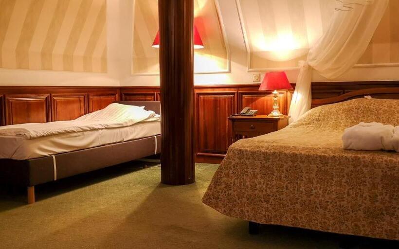 Kastélyhotel Sasvár Resort