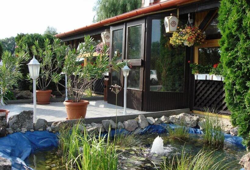 Kis Duna Motel & Camping