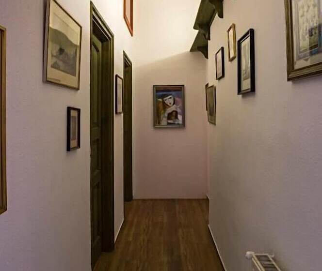 Santico Art Hotel And Hostel