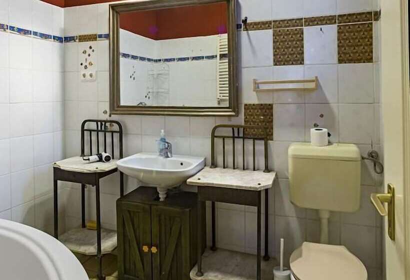 Santico Art Hotel And Hostel