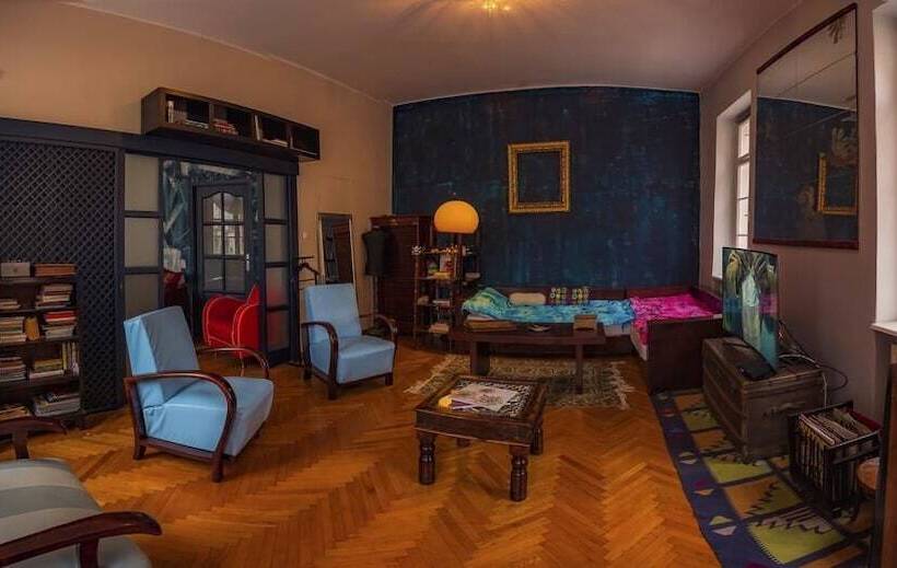 Santico Art Hotel And Hostel