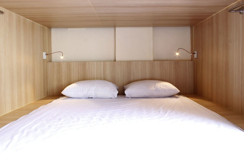 Teduh Hostel Kota Tua