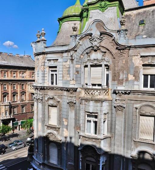 Zsófi S House Hostel 2.0