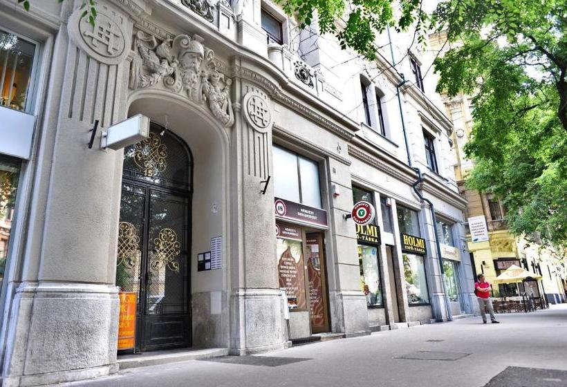 Zsófi S House Hostel 2.0