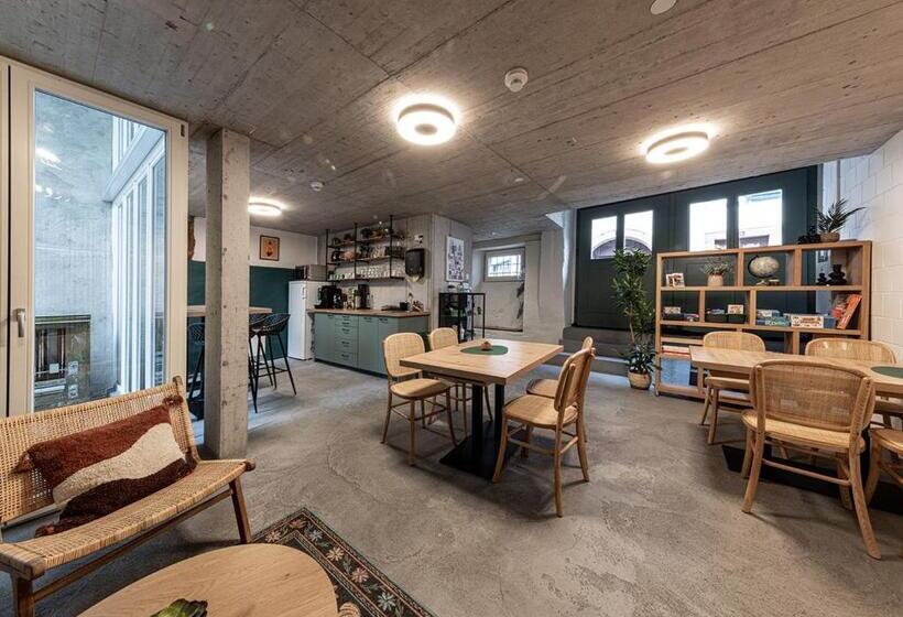 호스텔 Ambrosia Hüsli