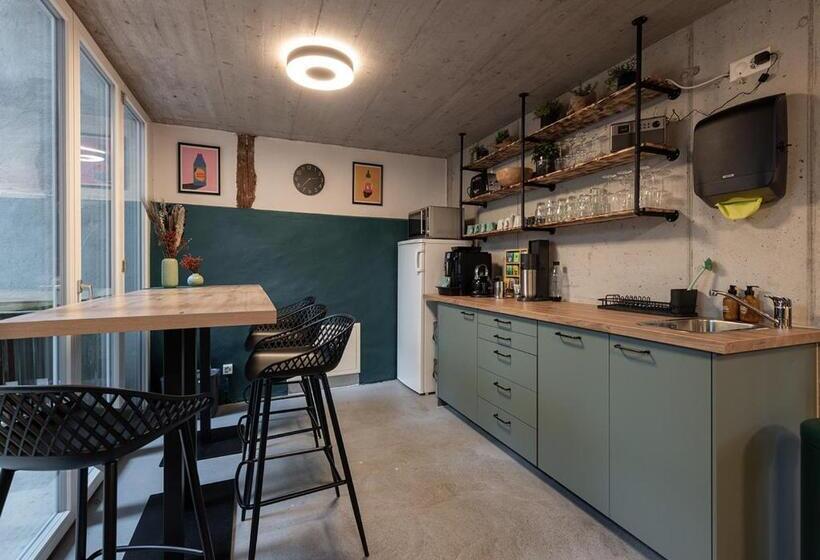 호스텔 Ambrosia Hüsli