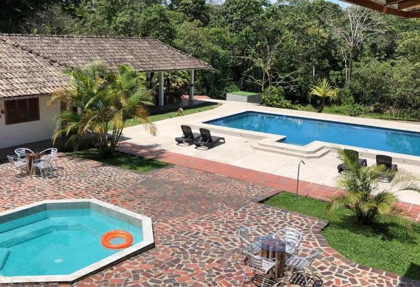 هتل Jungle Lodge El Jardin Aleman