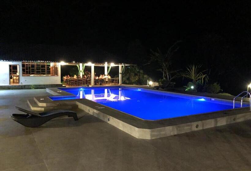 هتل Jungle Lodge El Jardin Aleman