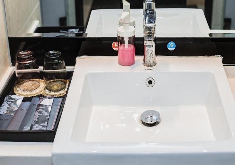 Lanou Hotel Yellowstone Harbor Area Moore Cityland