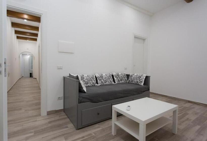 פנסיון Navona 68