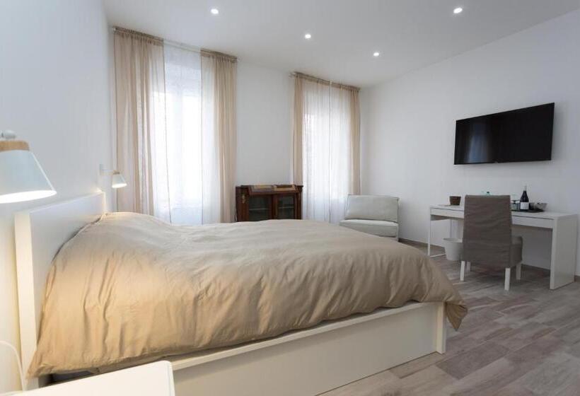 פנסיון Navona 68