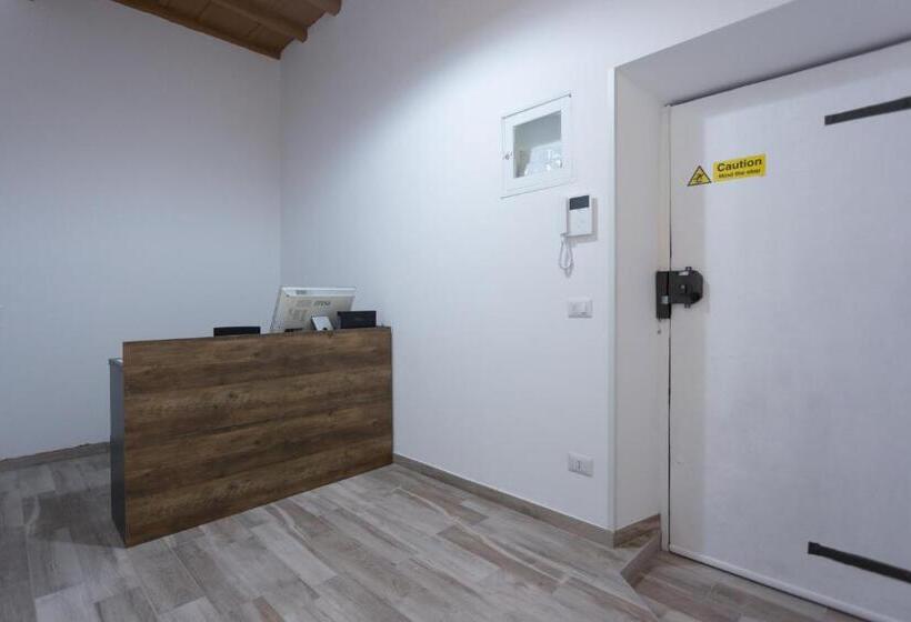 פנסיון Navona 68