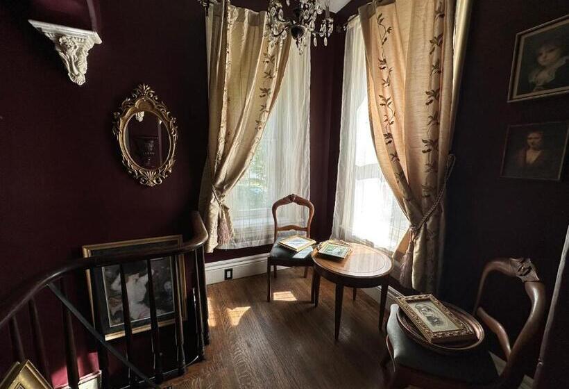 Пансион The Red Star A