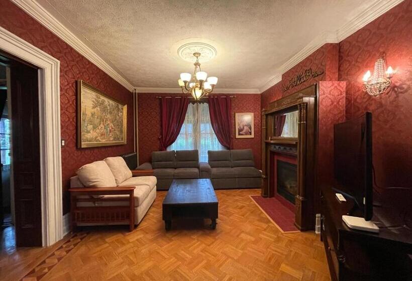 ペンション The Red Star B