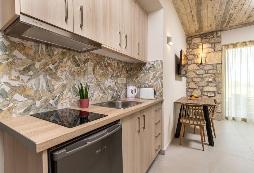 Achatis Apartments With Sea View