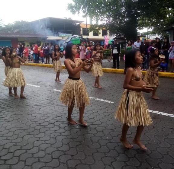 旅馆 River Spot Lodge