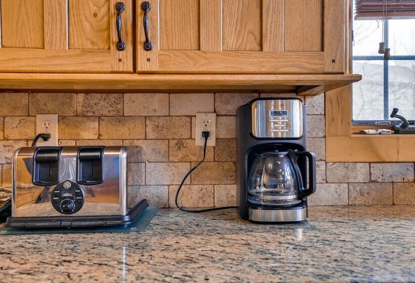 Hot Tub, Deck & Beach Access: Albrightsville Cabin