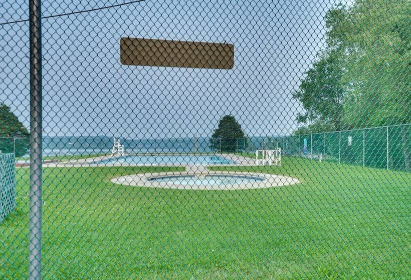 Hot Tub, Deck & Beach Access: Albrightsville Cabin