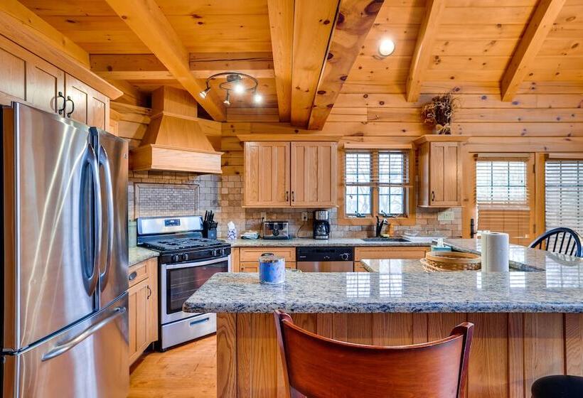 Hot Tub, Deck & Beach Access: Albrightsville Cabin