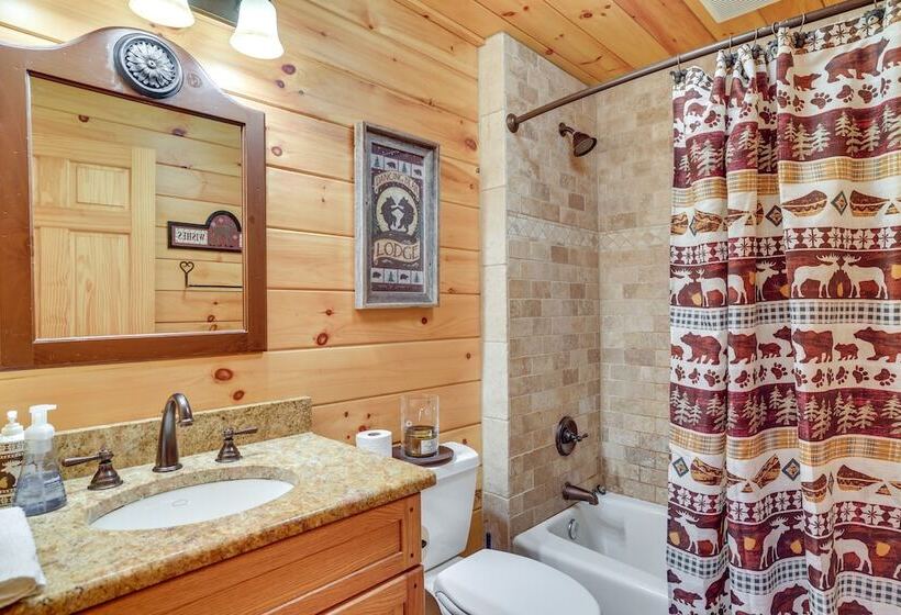 Hot Tub, Deck & Beach Access: Albrightsville Cabin