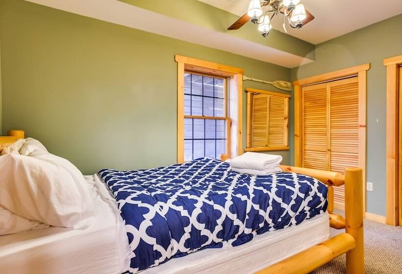 Hot Tub, Deck & Beach Access: Albrightsville Cabin