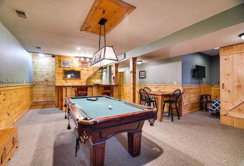 Hot Tub, Deck & Beach Access: Albrightsville Cabin