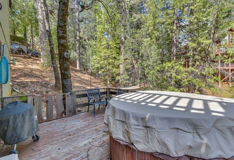 Arnold Cabin W/ Hot Tub & Community Lake Access!