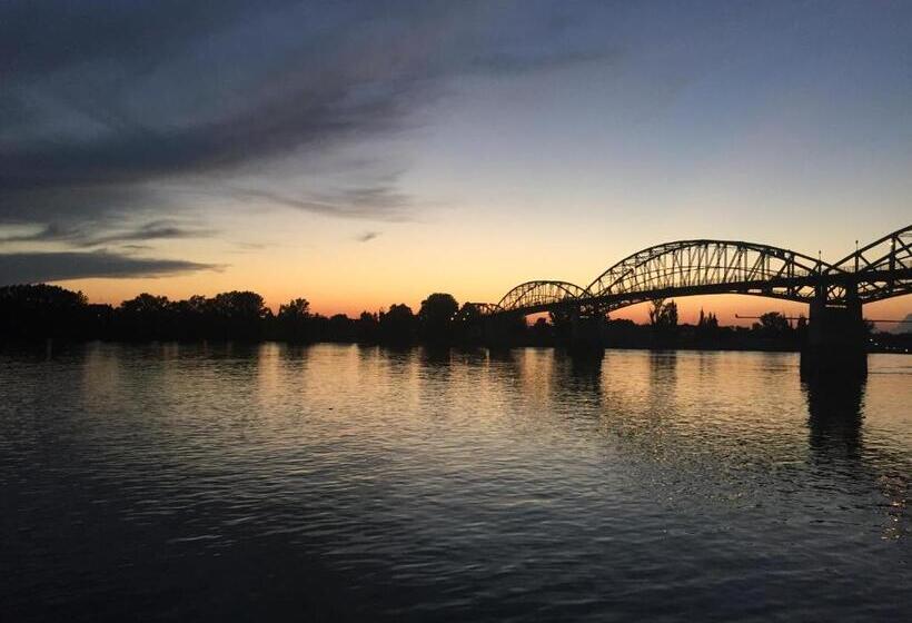 צימר Mediterraneo Luxury Room Esztergom