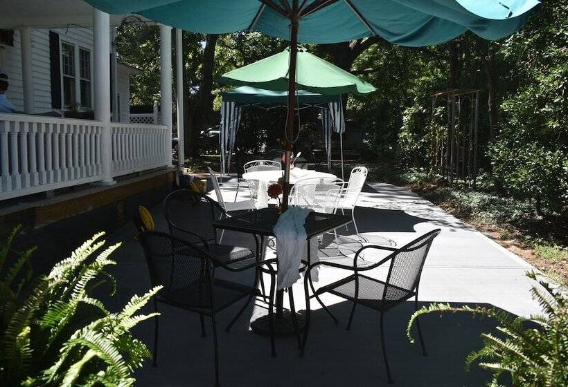 ベッドアンドブレックファースト The Trott House Inn