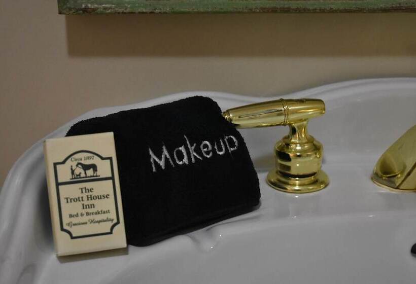 ベッドアンドブレックファースト The Trott House Inn